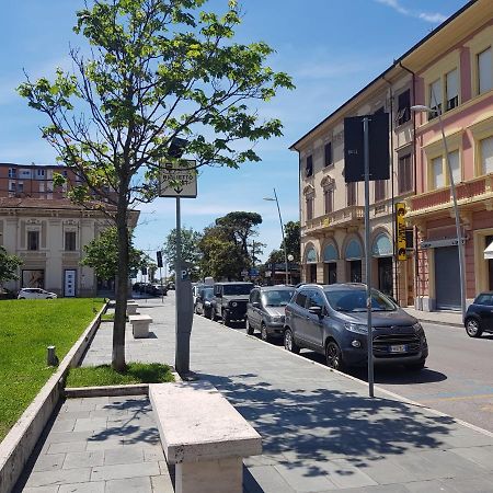 Historical Apartments By Seaside Viareggio Extérieur photo