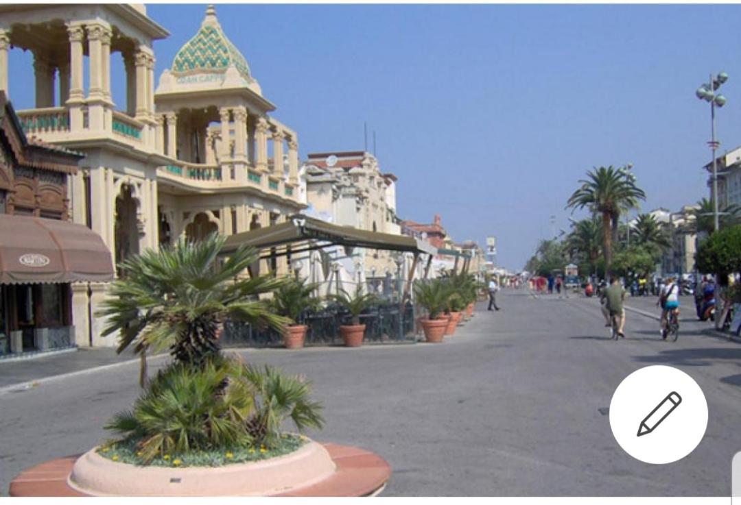 Historical Apartments By Seaside Viareggio Extérieur photo