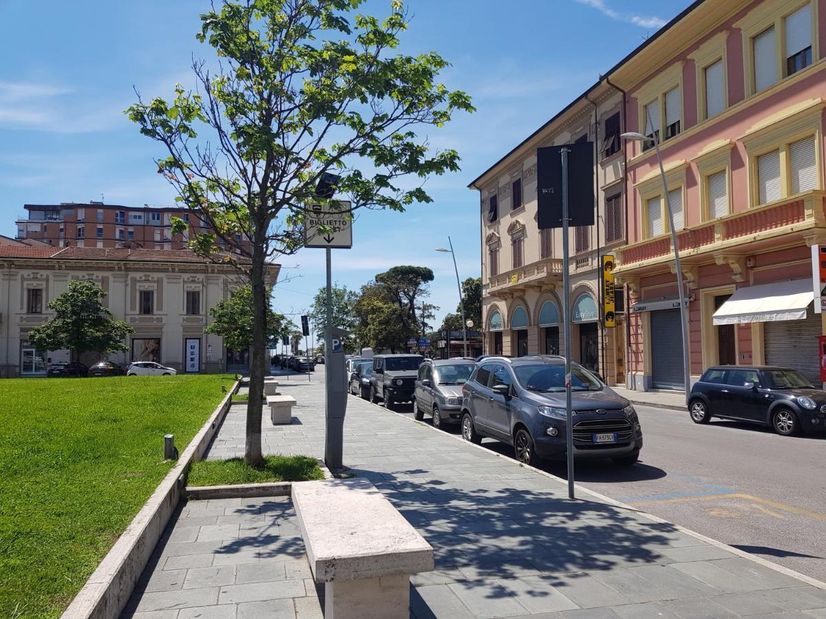 Historical Apartments By Seaside Viareggio Extérieur photo