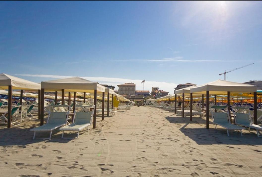 Historical Apartments By Seaside Viareggio Extérieur photo